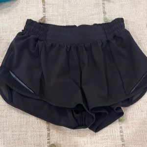 Lululemon Hotty hots. Low rise 2.5 inch inseam. Size 4. Black